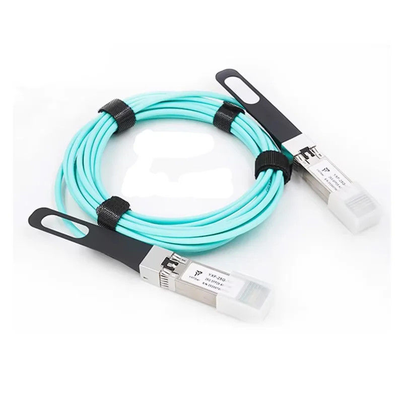 Fabrikant van draadbanden die QSFP-40G-assemblages leveren met een precisie-aangepaste kabelontwerp. Ontworpen voor ultra-snelle 40G Ethernet en optische communicatieapparaten.