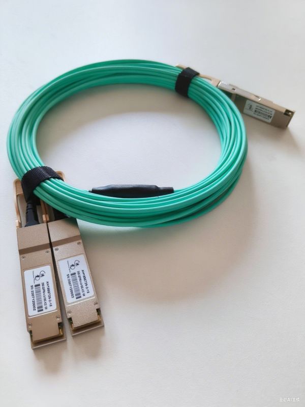 Fabrikant van draadbanden die QSFP-40G-snelheidsassemblages aanbieden met een aangepast kabelontwerp voor datacenters, met een signaalintegratie met lage verlies en EMI-bescherming