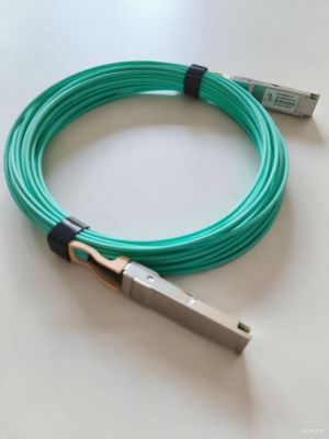 Fabrikant van draadbanden die QSFP-40G-snelheidsassemblages aanbieden met een aangepast kabelontwerp voor datacenters, met een signaalintegratie met lage verlies en EMI-bescherming